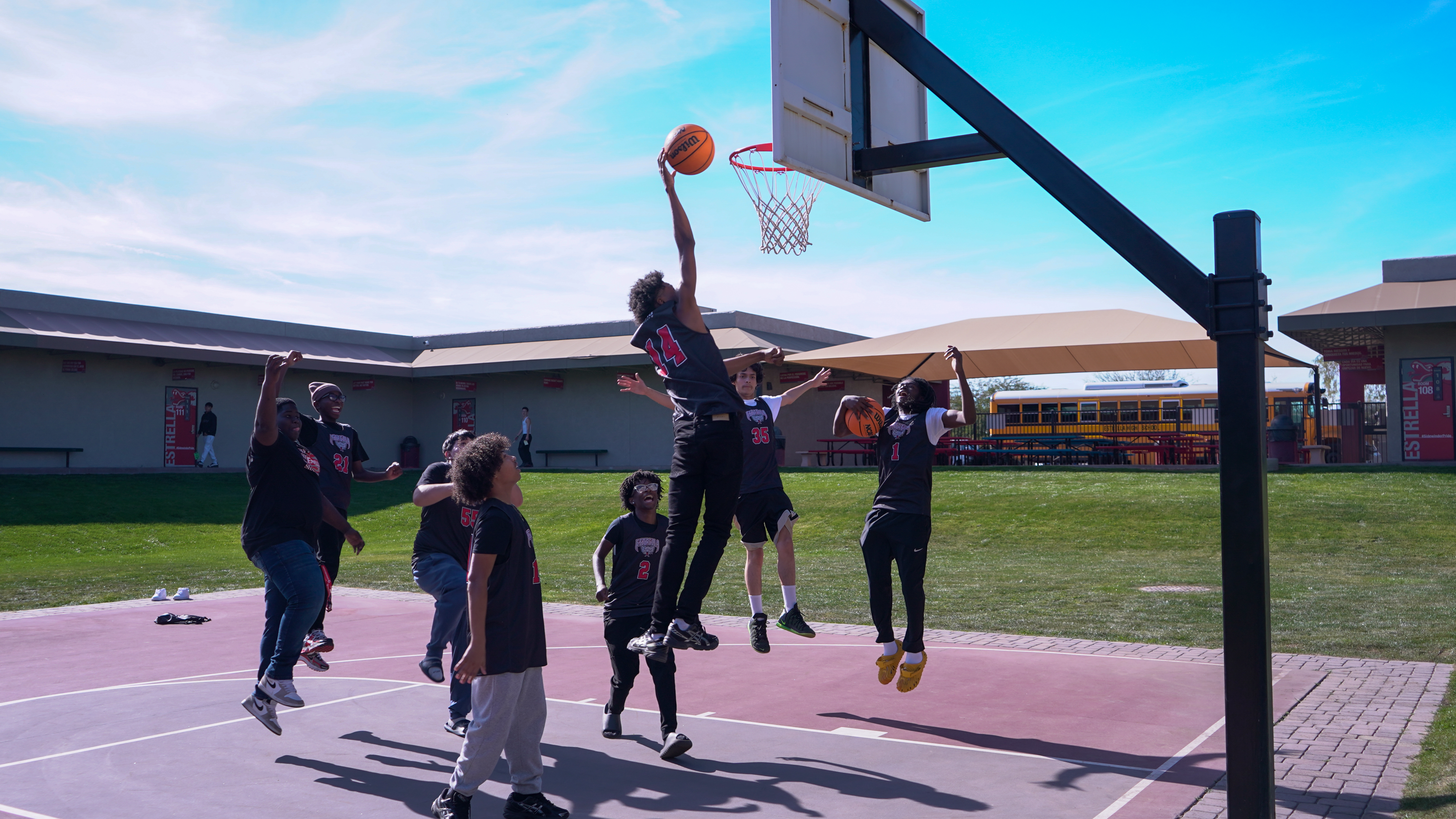 Estrella Basketball Team